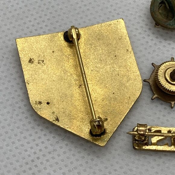 Vintage Lot of 5 Military Pin Coast Guard ROTC Gold Tone Lapel Pin USO - Picture 8 of 10